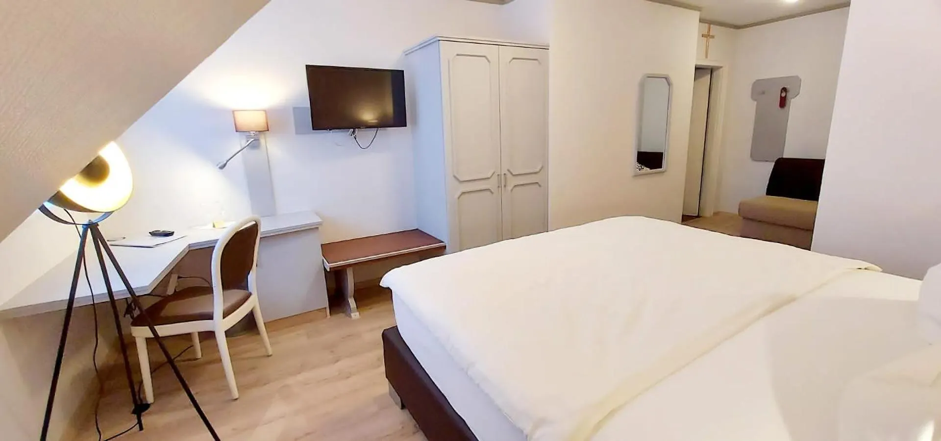 Landgasthof Krug Guest House Dechendorf