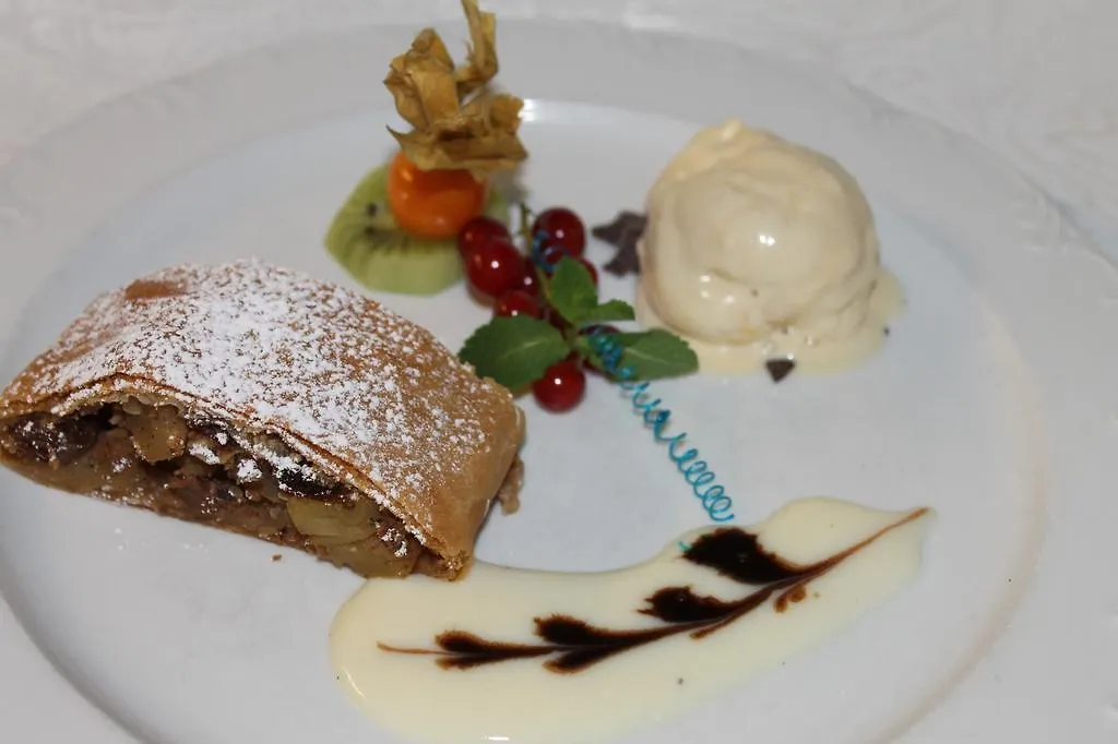 Landgasthof Krug Guest House Dechendorf 2*,