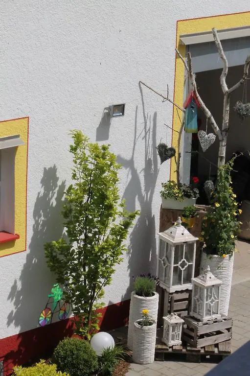 Landgasthof Krug Guest House Dechendorf